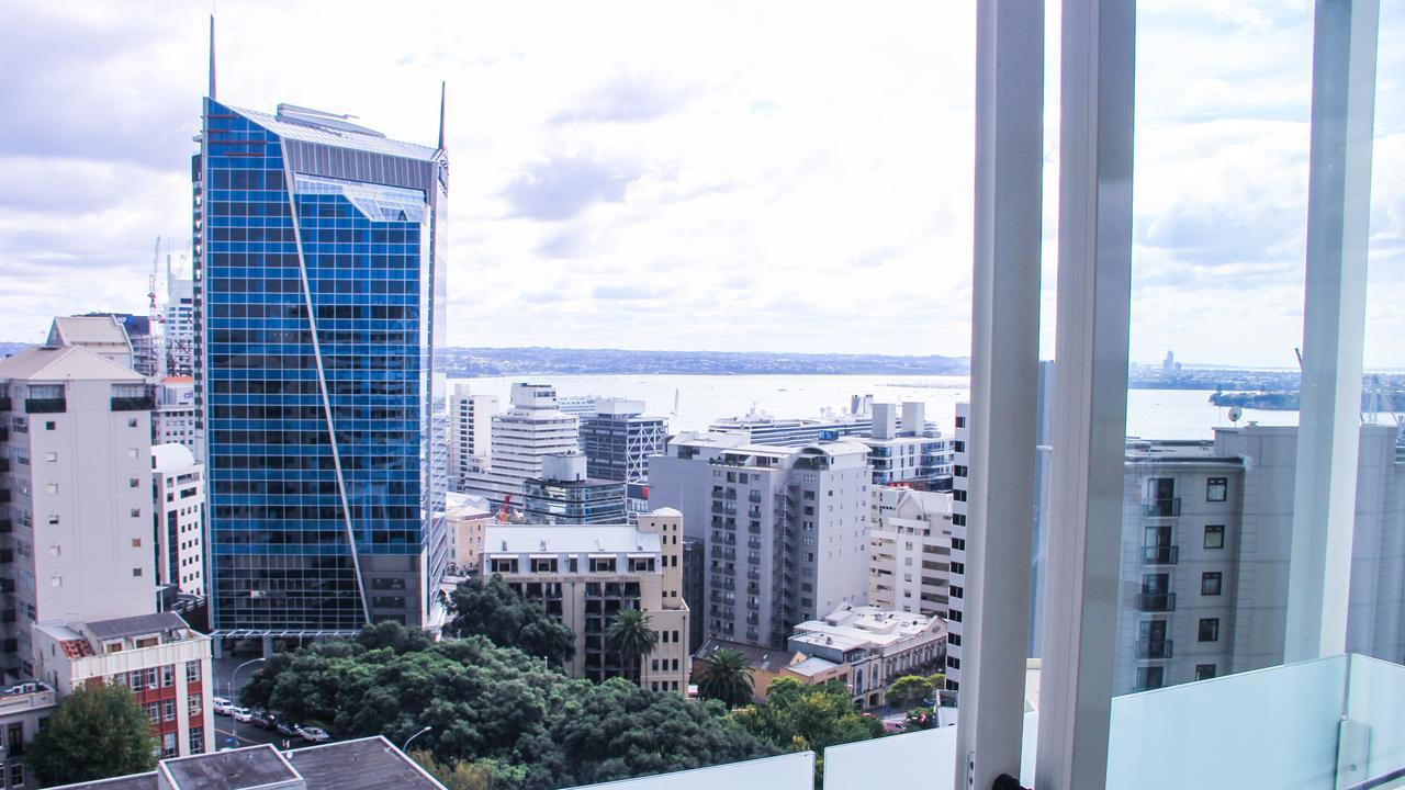 Semi Penthouse With Free Parking * Auckland