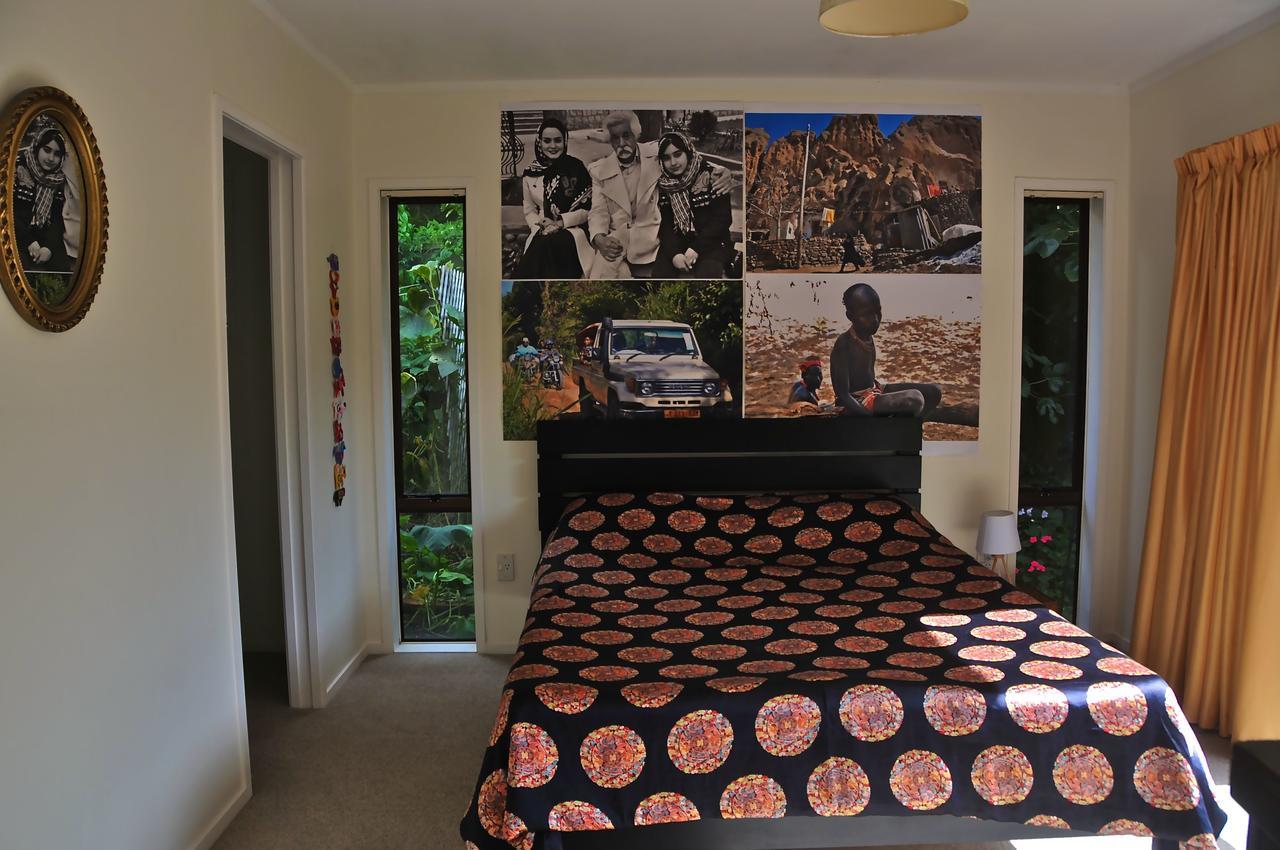 Bed & Breakfast Art *