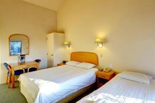 Rayland Epsom Motel 2*