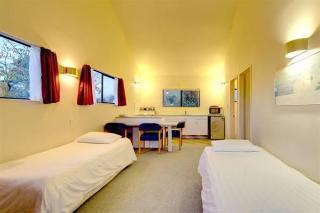 Rayland Epsom Motel