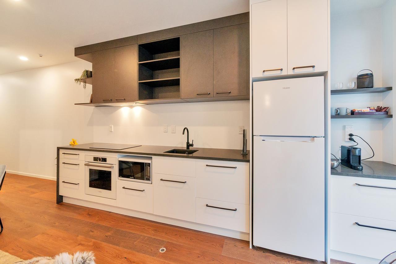 Chic Metro With Free Parking And Air-con Apartment