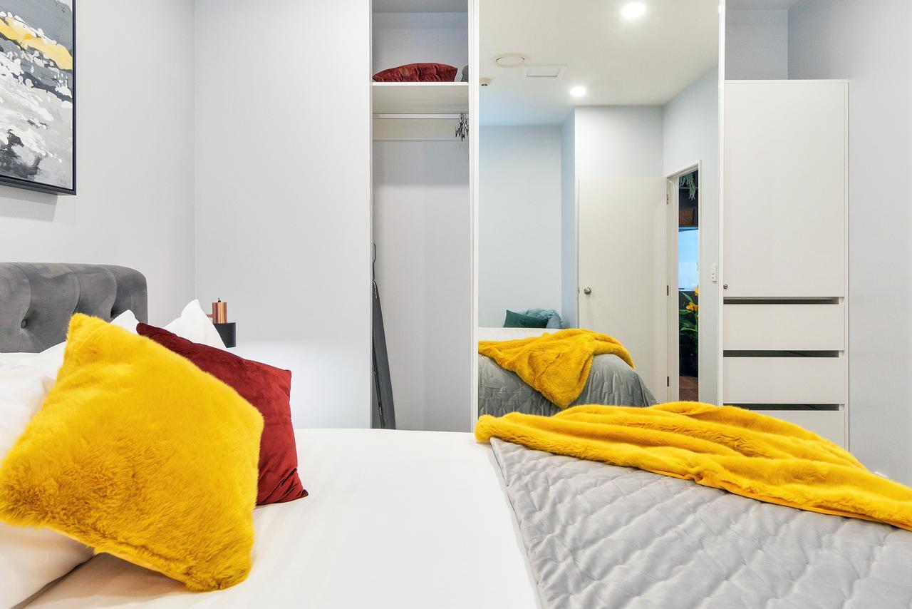 Chic Metro With Free Parking And Air-con Apartment