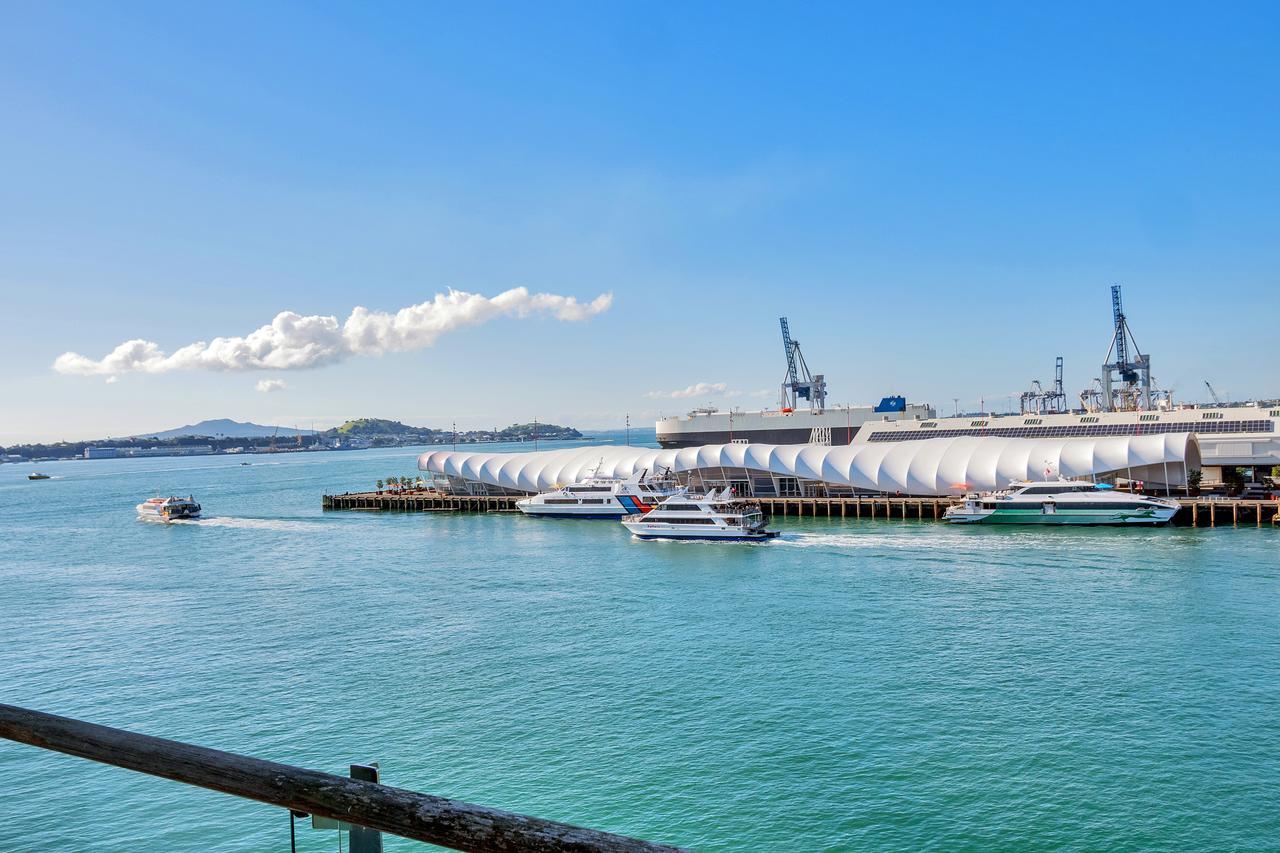 Stunning Harbour & City View Studio L Aircon & Wifi Apartment