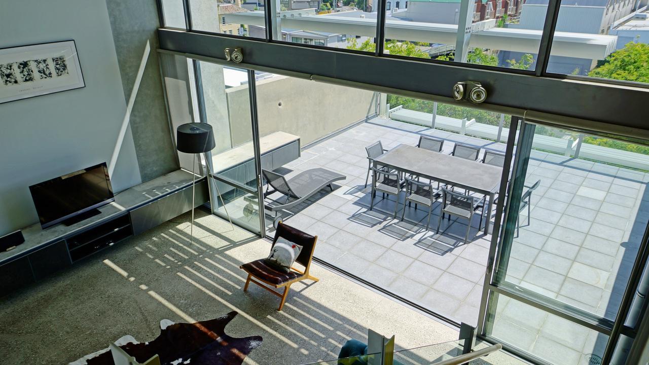 City Fringe With Sky Tower And City Views Apartment Auckland