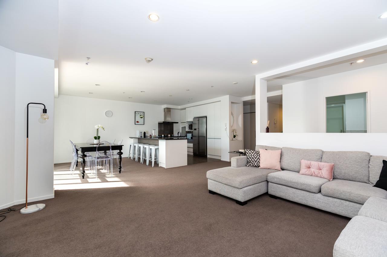 Beautiful With Balcony Apartment *