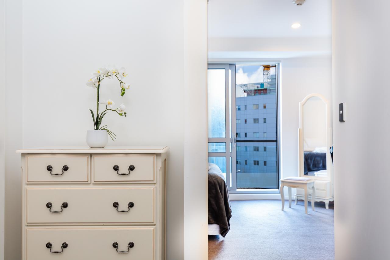 Beautiful With Balcony Apartment Auckland