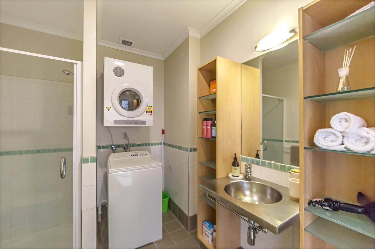 Apartment Princes Wharf 1br Sub-penthouse With Panoramic & Ocean Views *