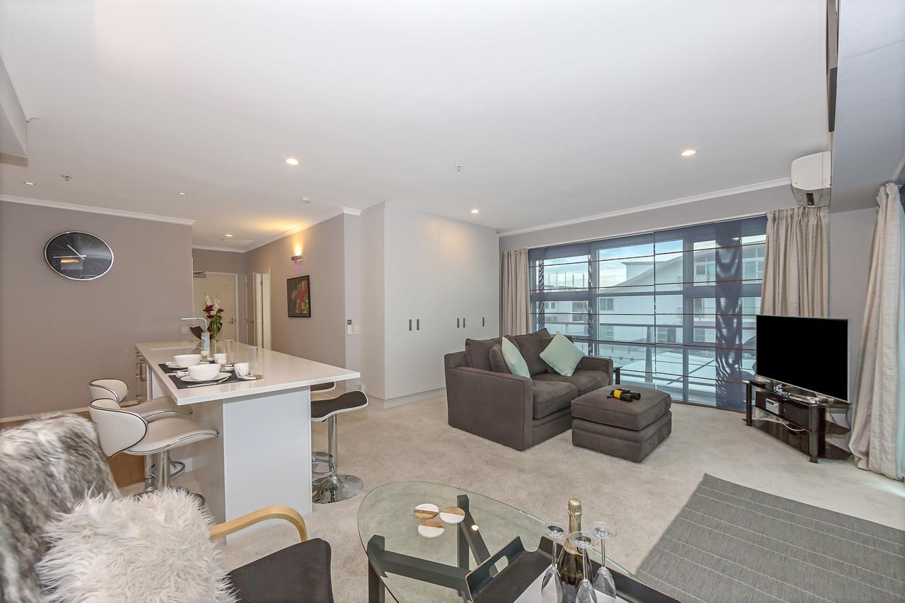 Princes Wharf 1br Sub-penthouse With Panoramic & Ocean Views Auckland