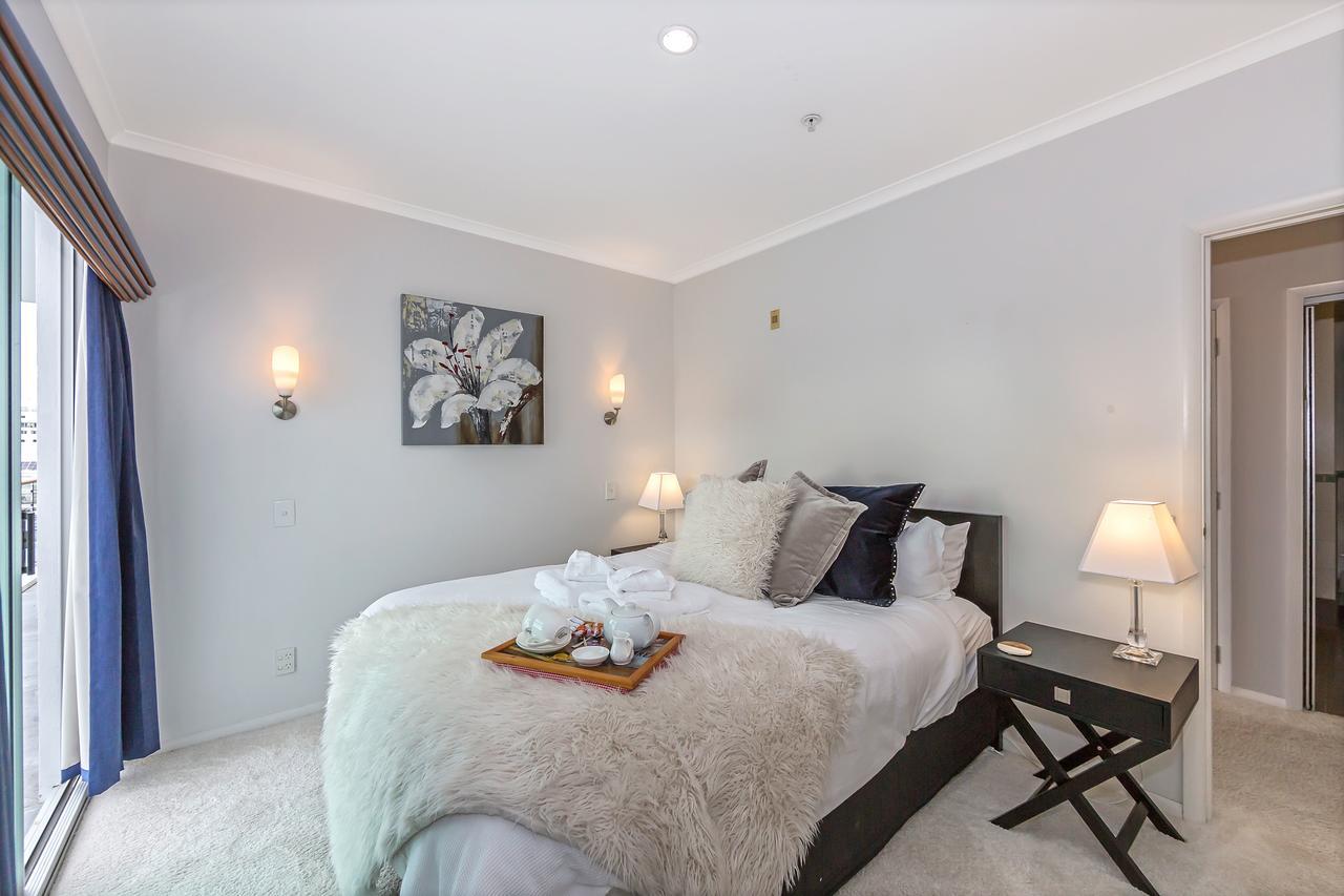 Princes Wharf 1br Sub-penthouse With Panoramic & Ocean Views Apartment
