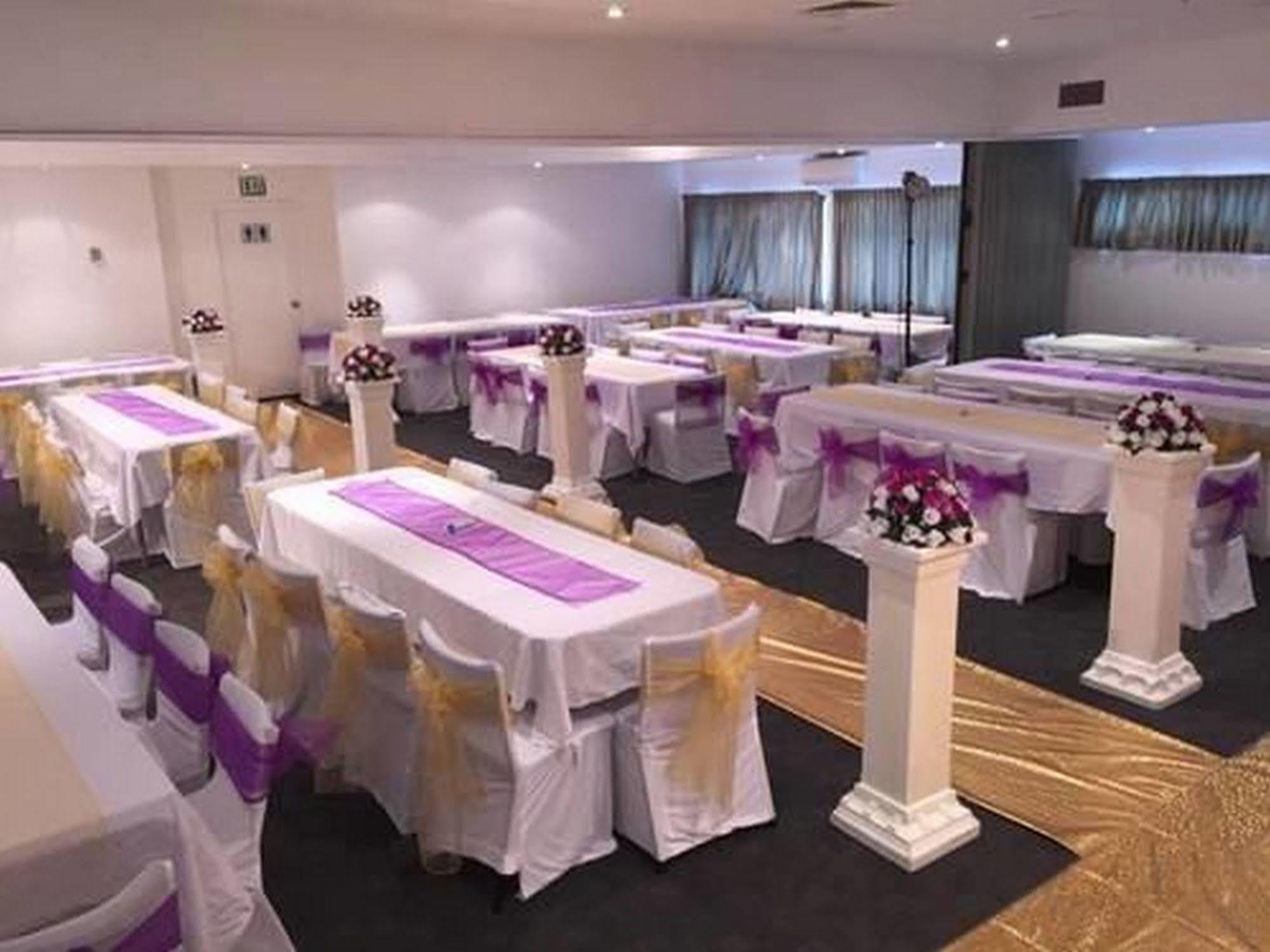 Hotel Manukau & Conference Centre 3*