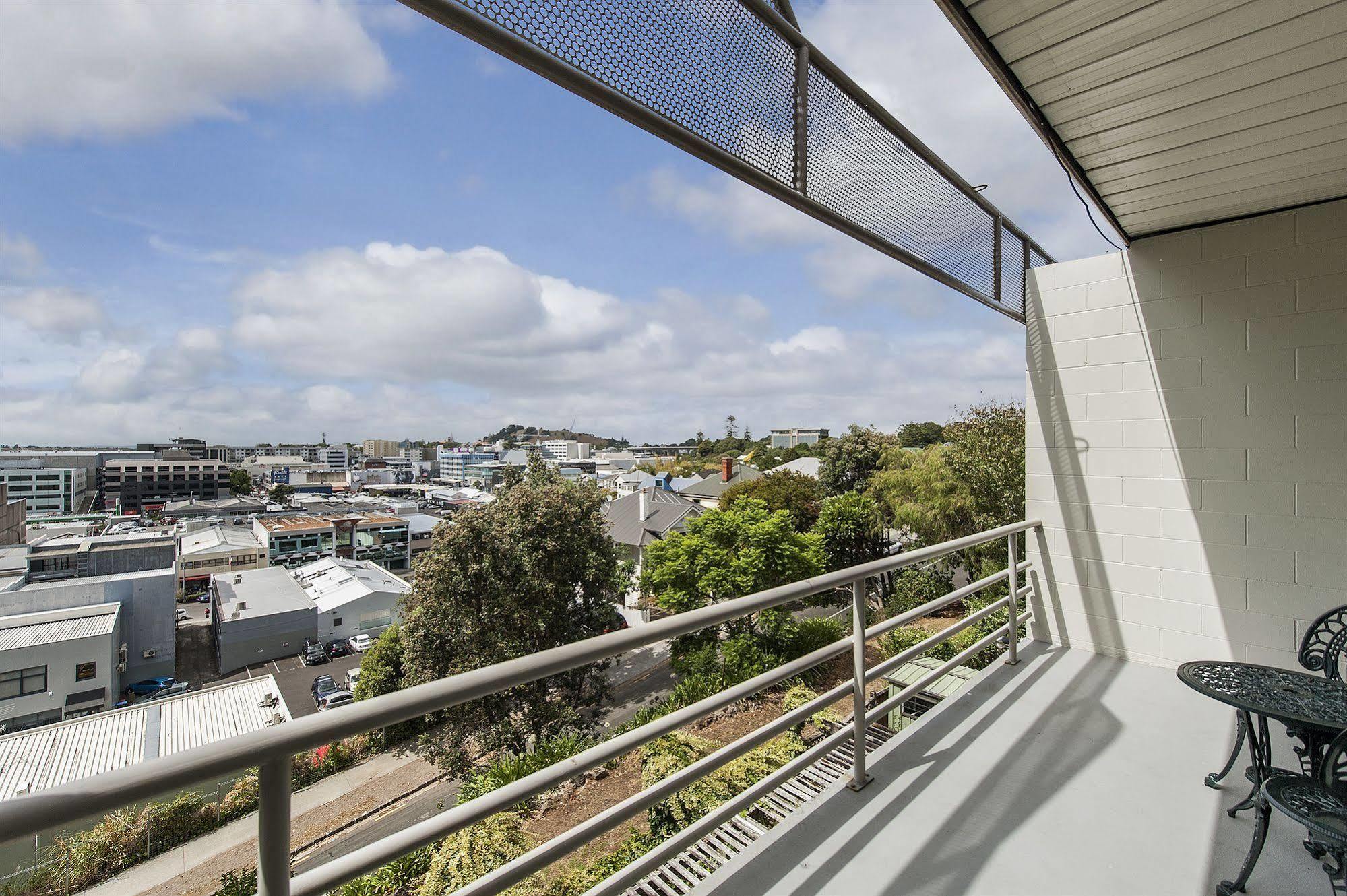 Towers 3* Auckland
