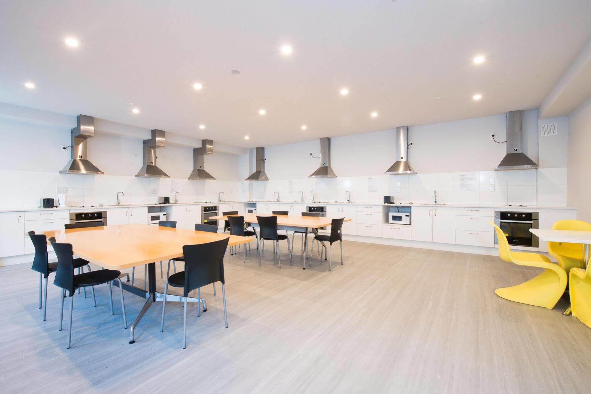 Park Ave Aparthotel 3*