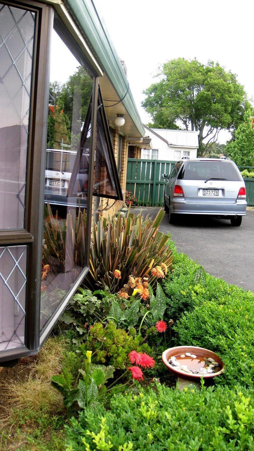 Monument Motor Papakura