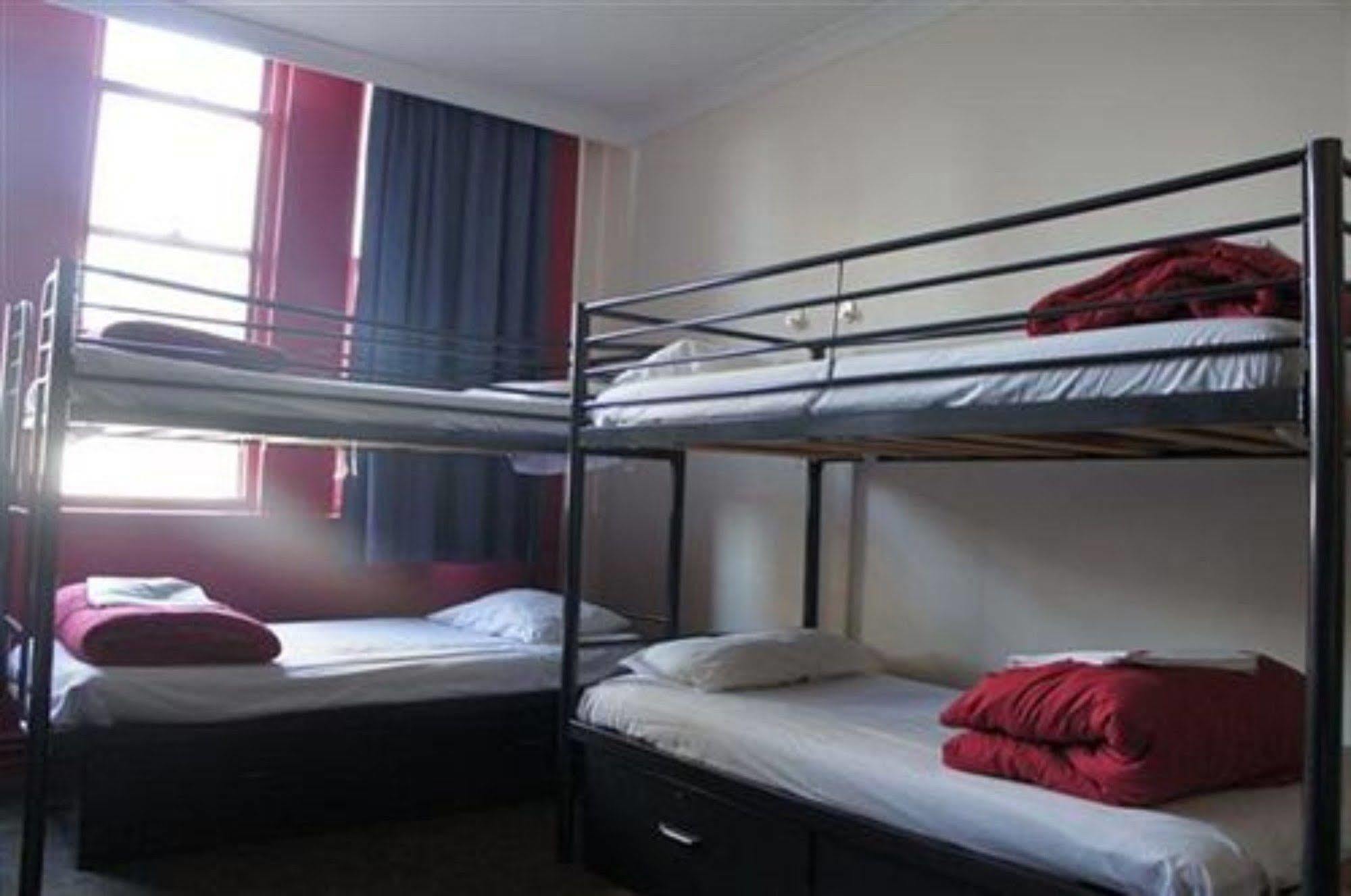 Street Hostel *