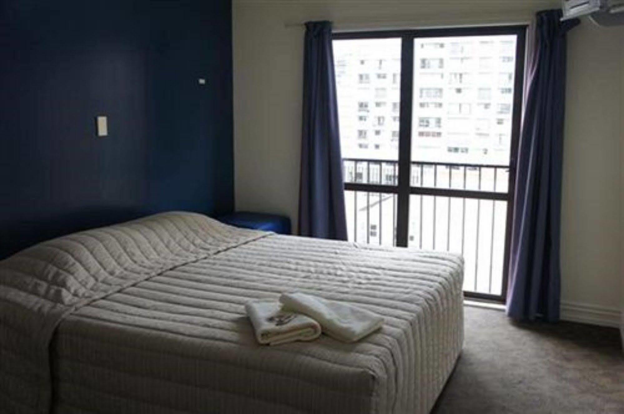 Street Hostel *