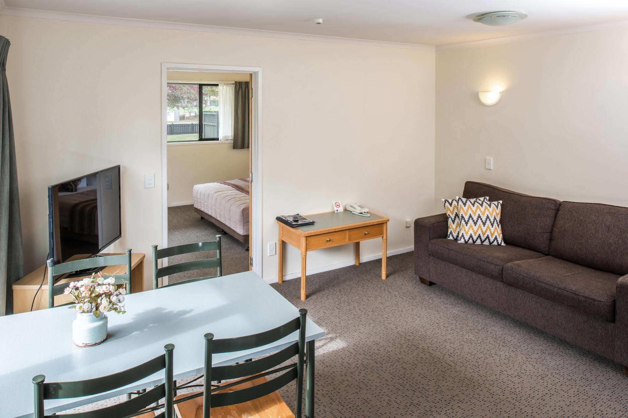 Albany Oak 4*