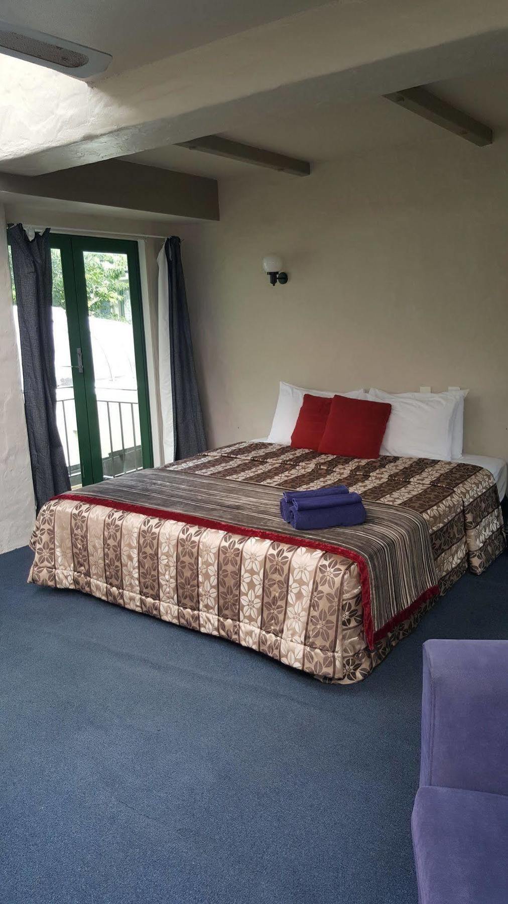 Parklane Motor 4*