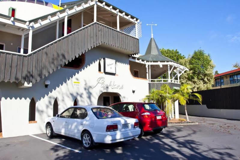 Parklane Motor Motel 4*
