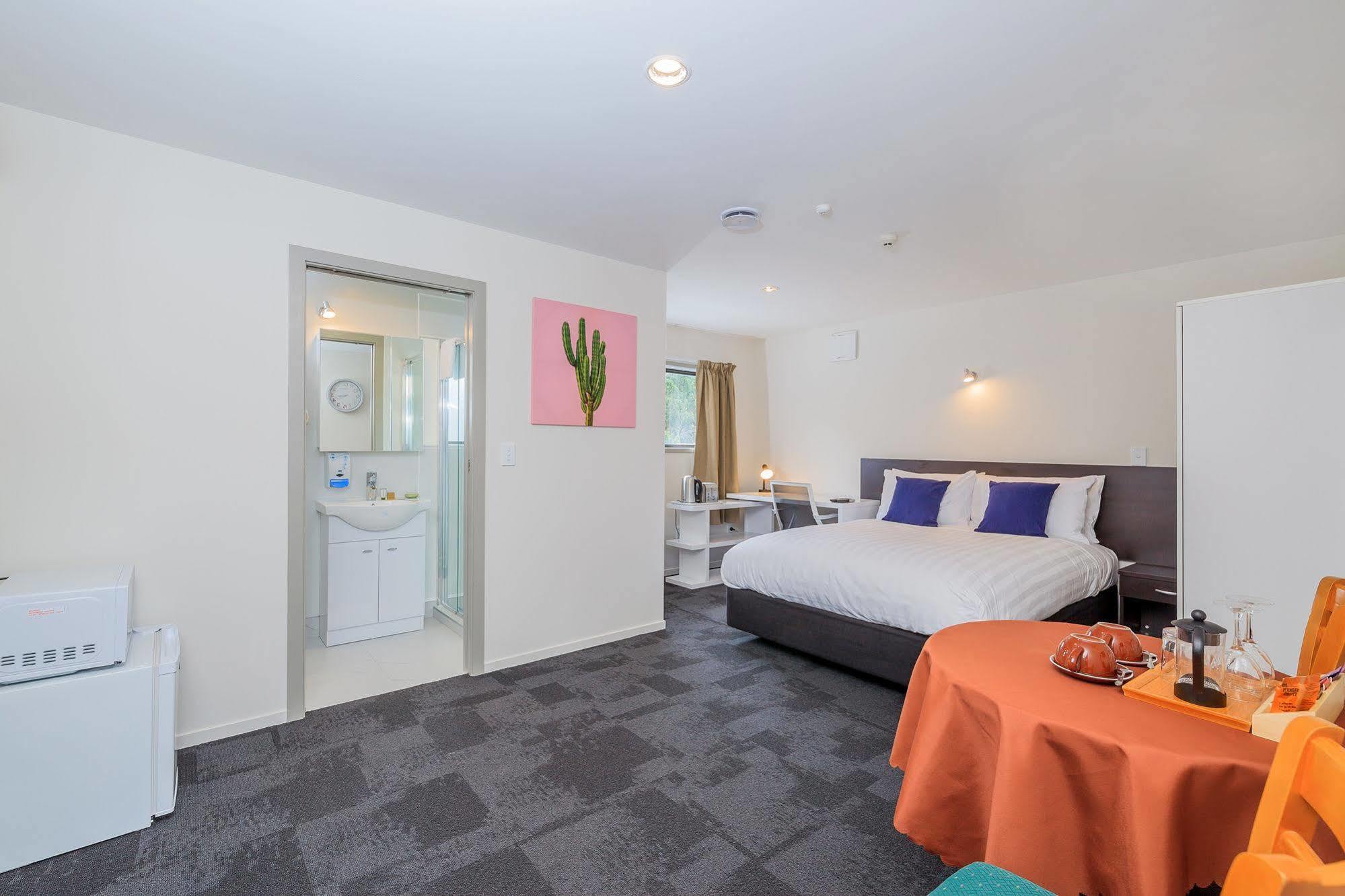 Greenlane Motel 4*