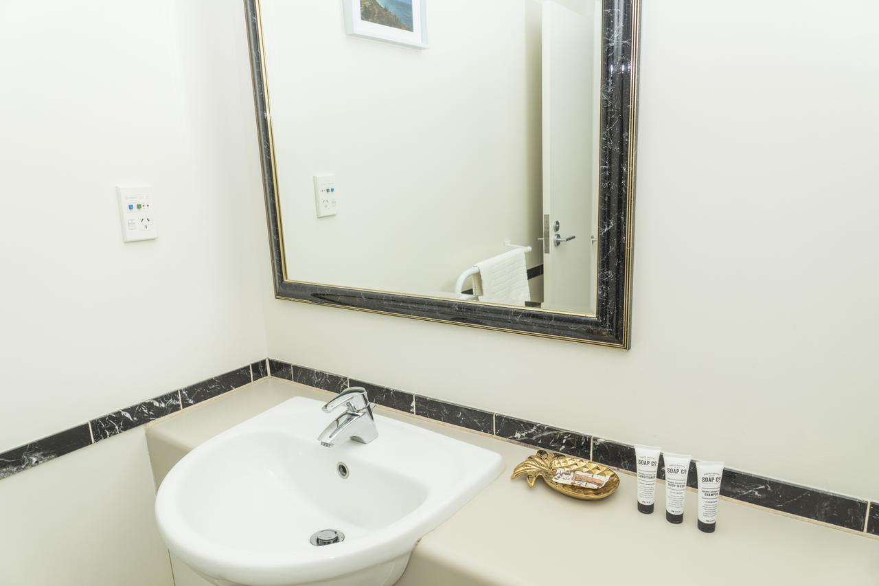 Centre W/ Pool And Gym Apartment