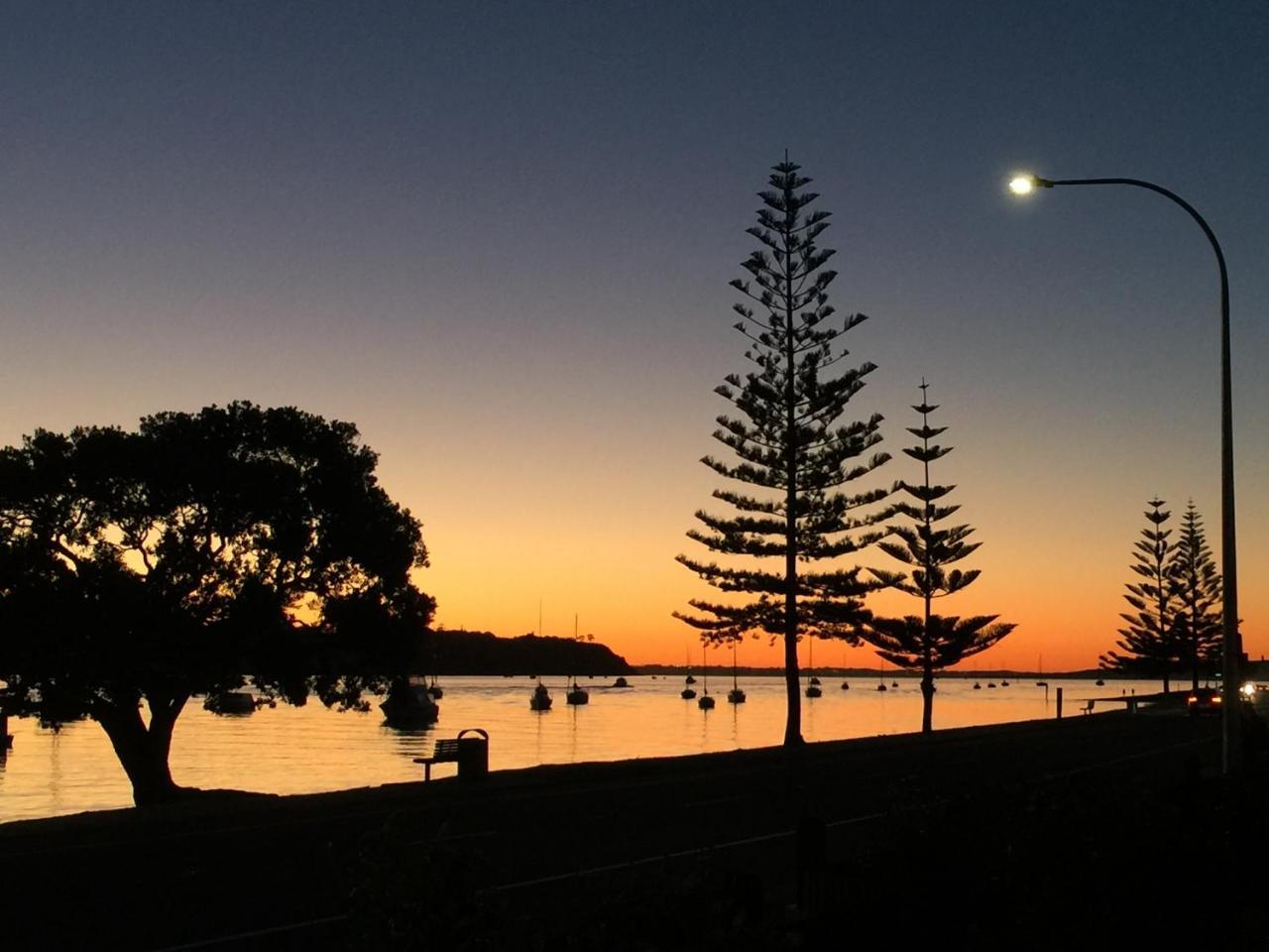 Bucklands Waterfront Motel 3*