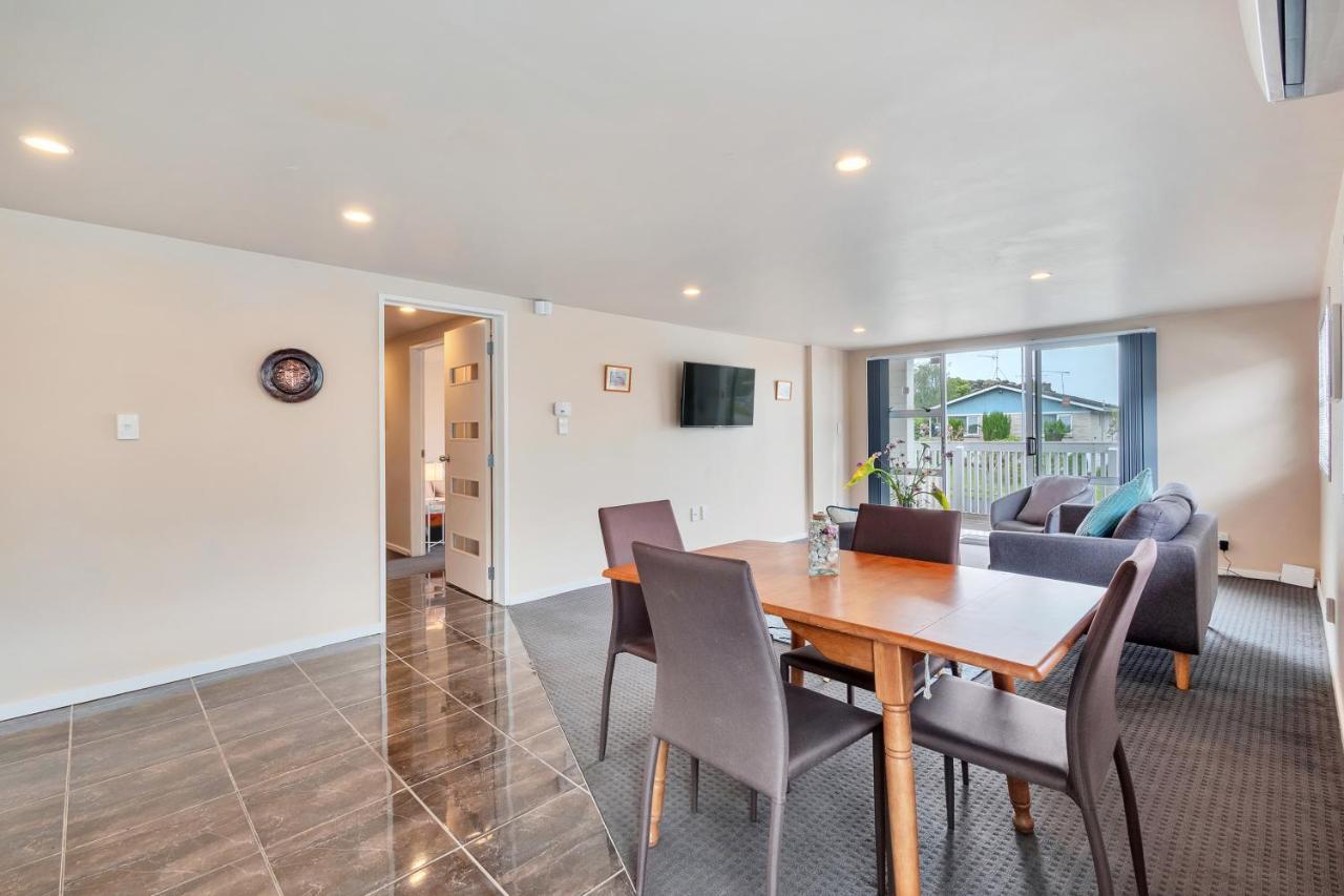 Sunny Side Getaway With Parking And Aircon * Auckland
