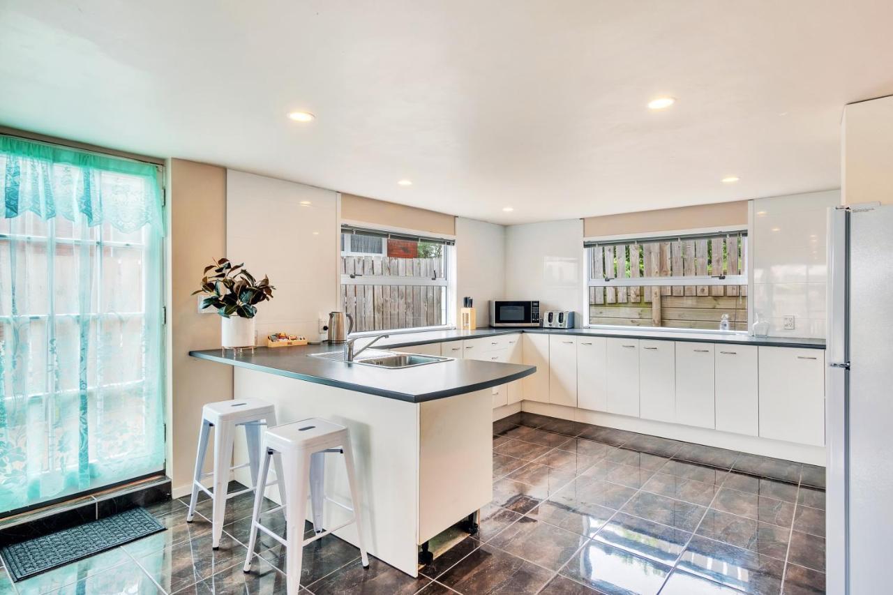 Holiday home Sunny Side Getaway With Parking And Aircon