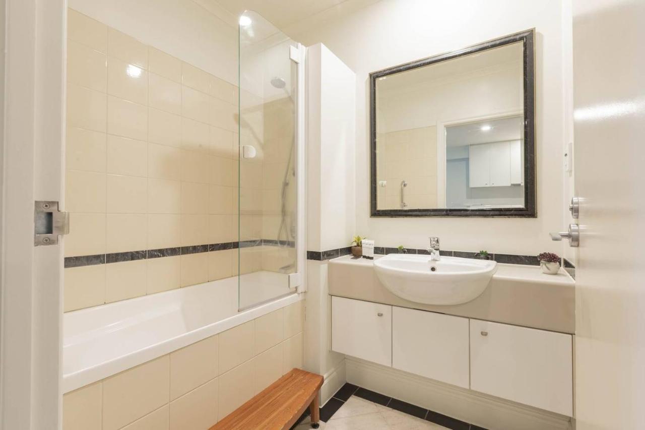 Metropolitan - Spacious One-bedroom In Central *
