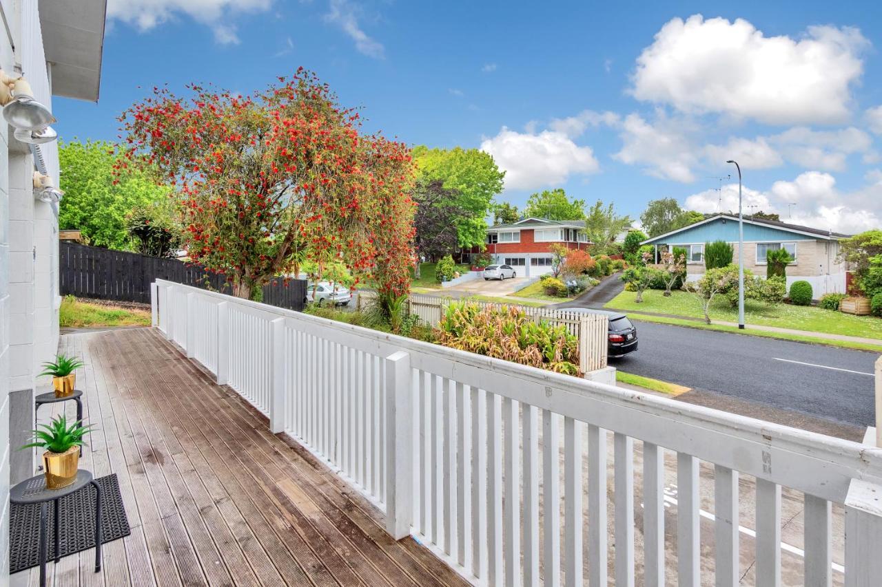 Sunny Side Getaway With Parking And Aircon * Auckland