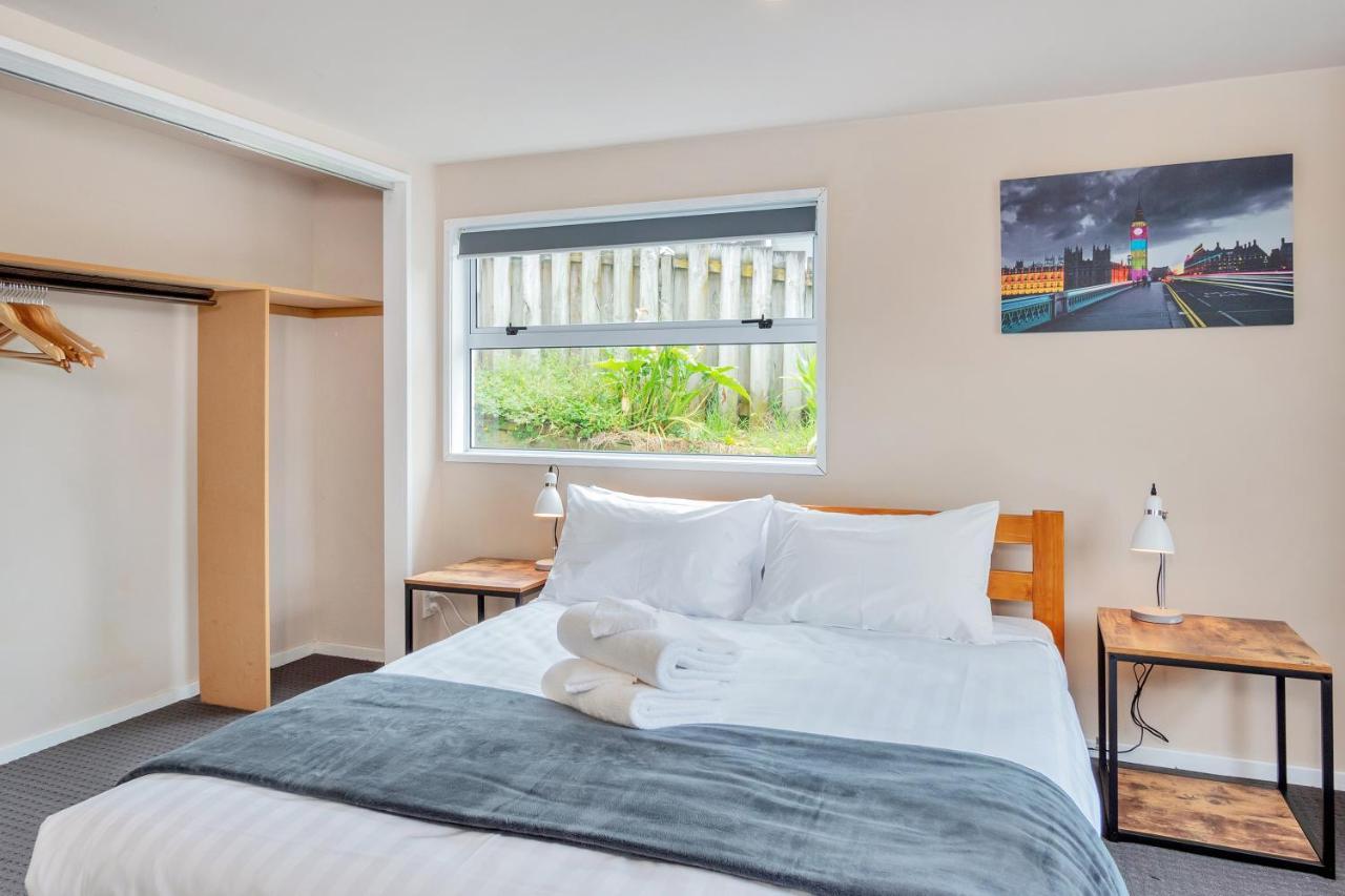 Sunny Side Getaway With Parking And Aircon Auckland