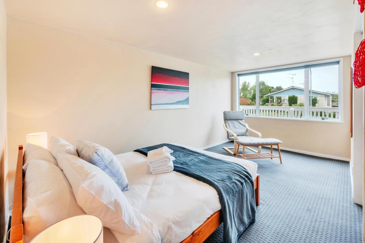 Sunny Side Getaway With Parking And Aircon Holiday home Auckland