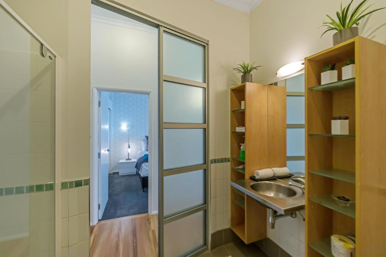 Amazing Viaduct 1 Bedroom *