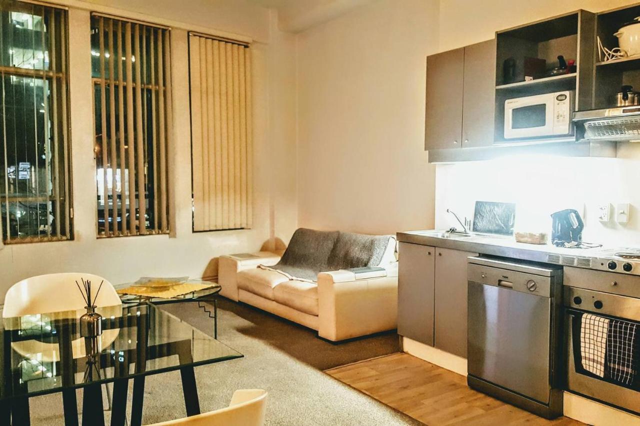 Apartment Nyc X Akl A Special Bargain Apt In Queen St