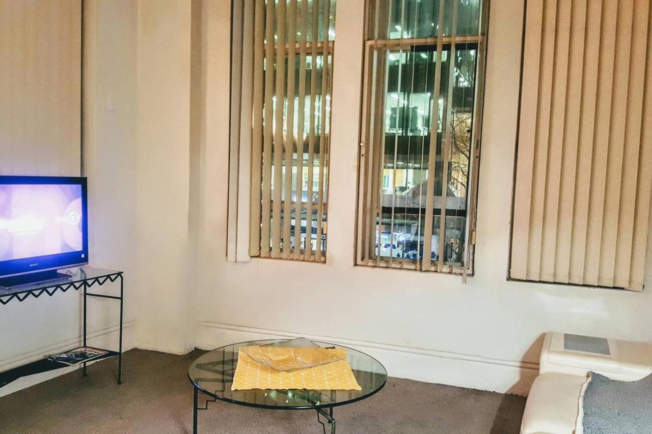 Apartment Nyc X Akl A Special Bargain Apt In Queen St