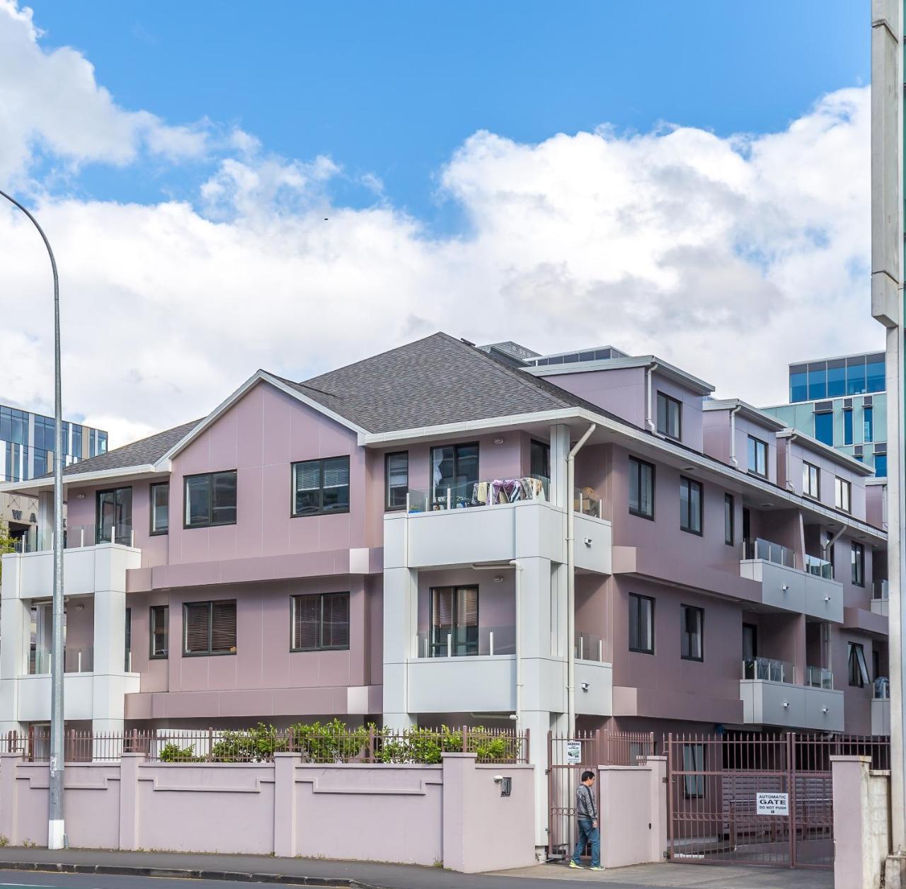 Peaceful At Victoria Park Apartment