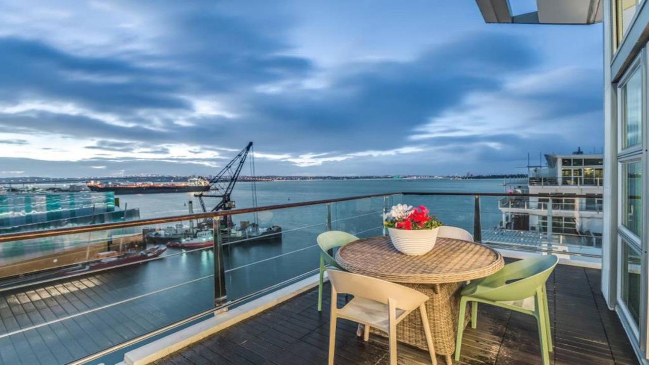 Princes Wharf's Truly Stunning North-west Loft Apartamento