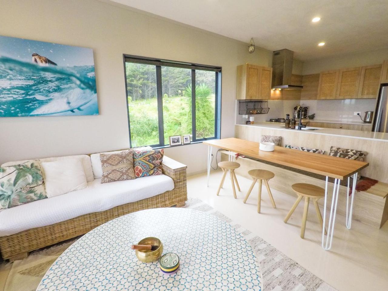 Coast Retreat Muriwai - Walk To The Beach! Holiday home Auckland