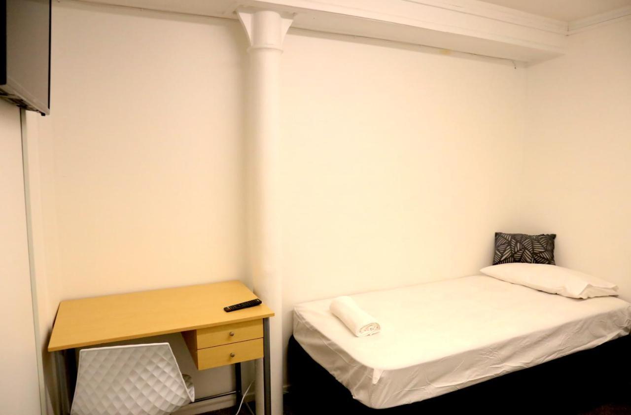 Hit Hostel *