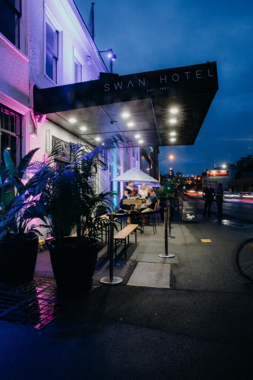 Swan * Auckland