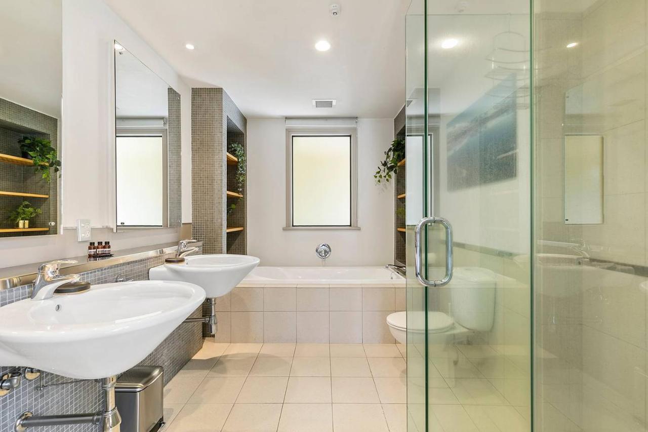 Enormous One Bedroom Beauty In Cbd! Free Parking Apartamento