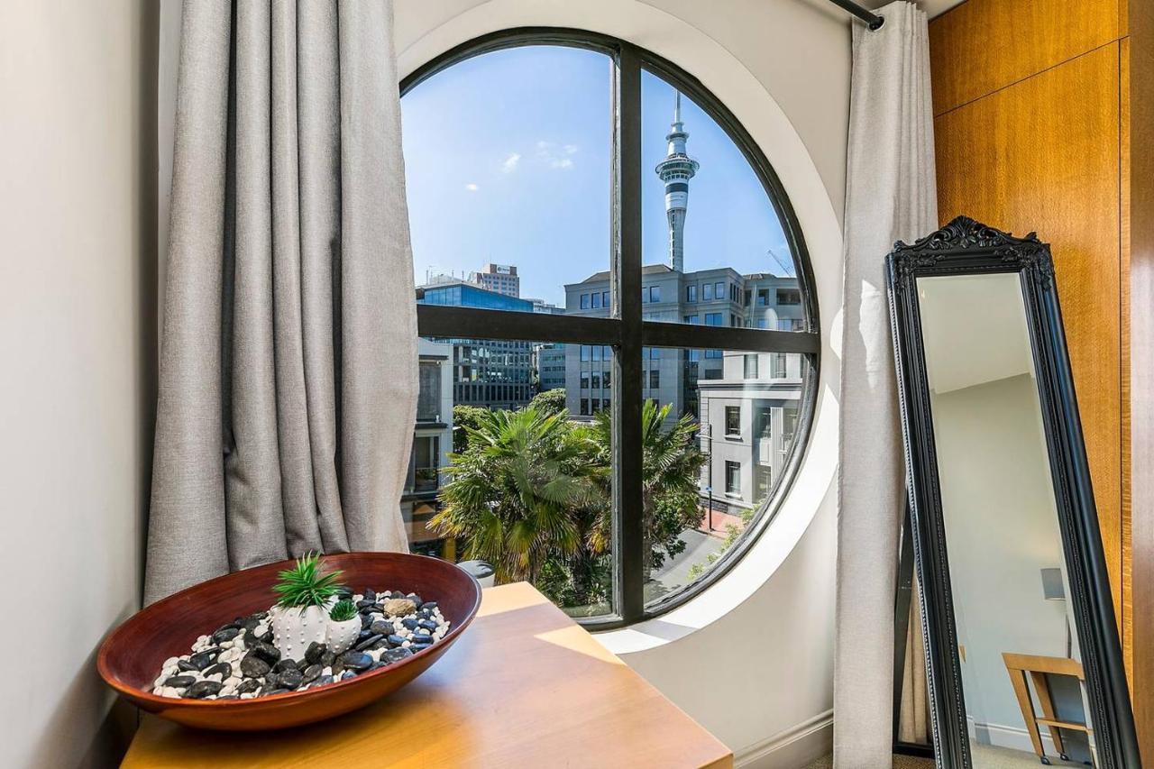 Enormous One Bedroom Beauty In Cbd! Free Parking