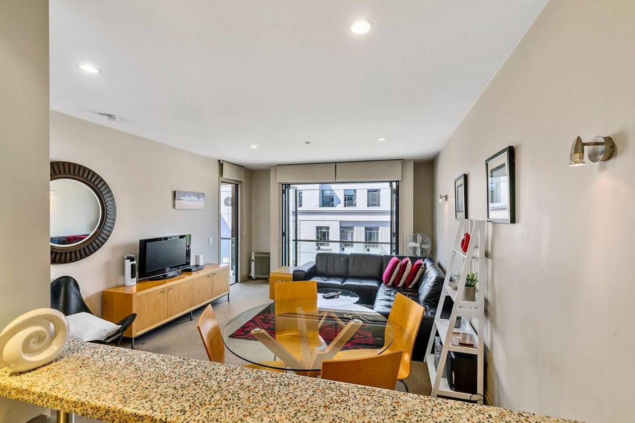 Enormous One Bedroom Beauty In Cbd! Free Parking * Auckland