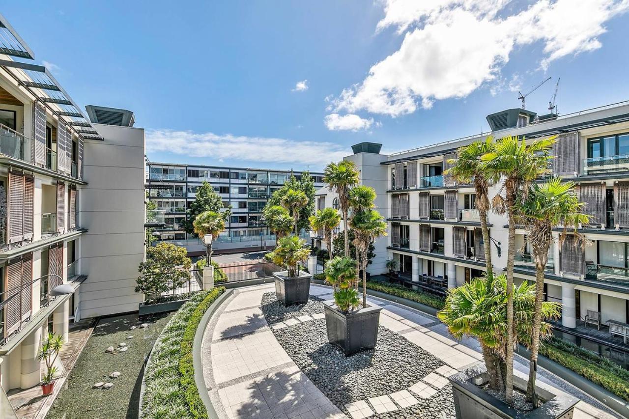 Enormous One Bedroom Beauty In Cbd! Free Parking Apartamento