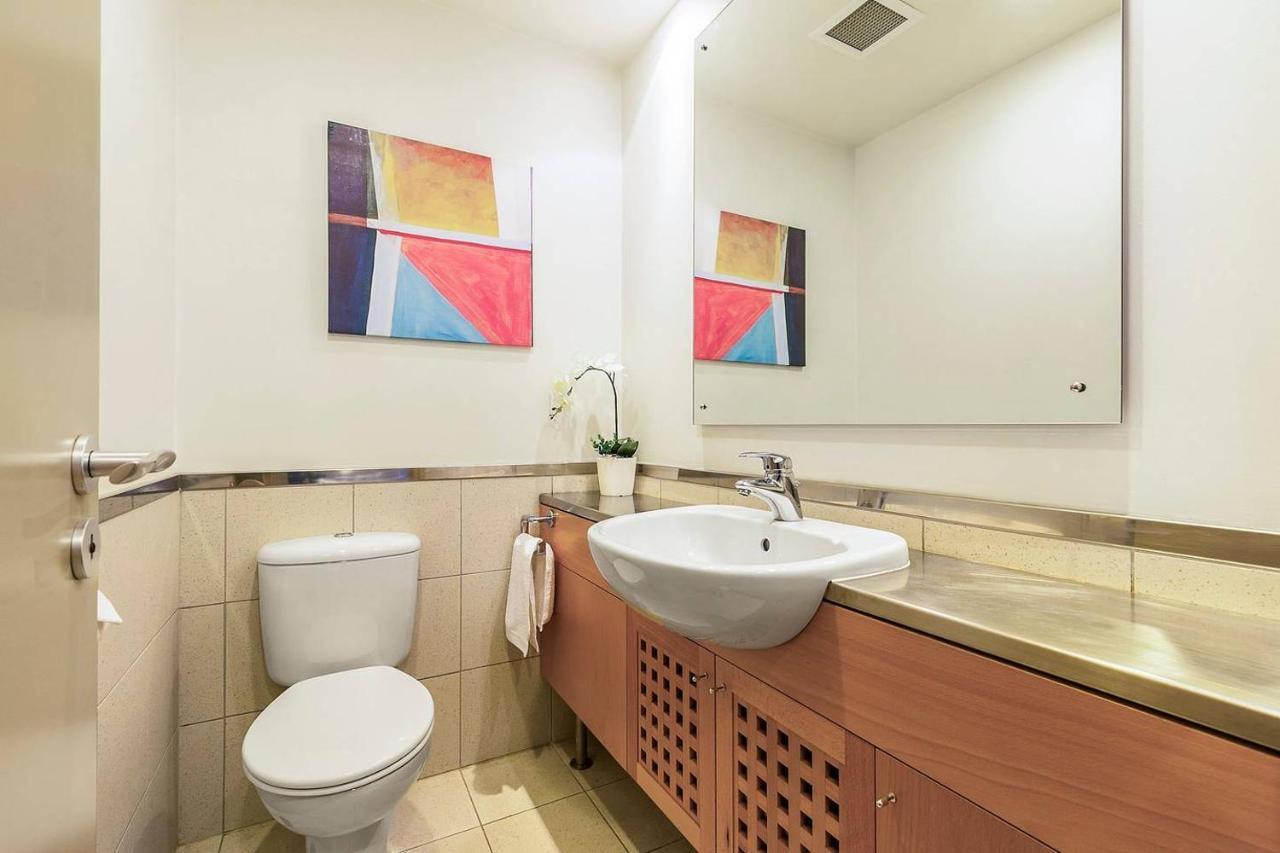 Enormous One Bedroom Beauty In Cbd! Free Parking *