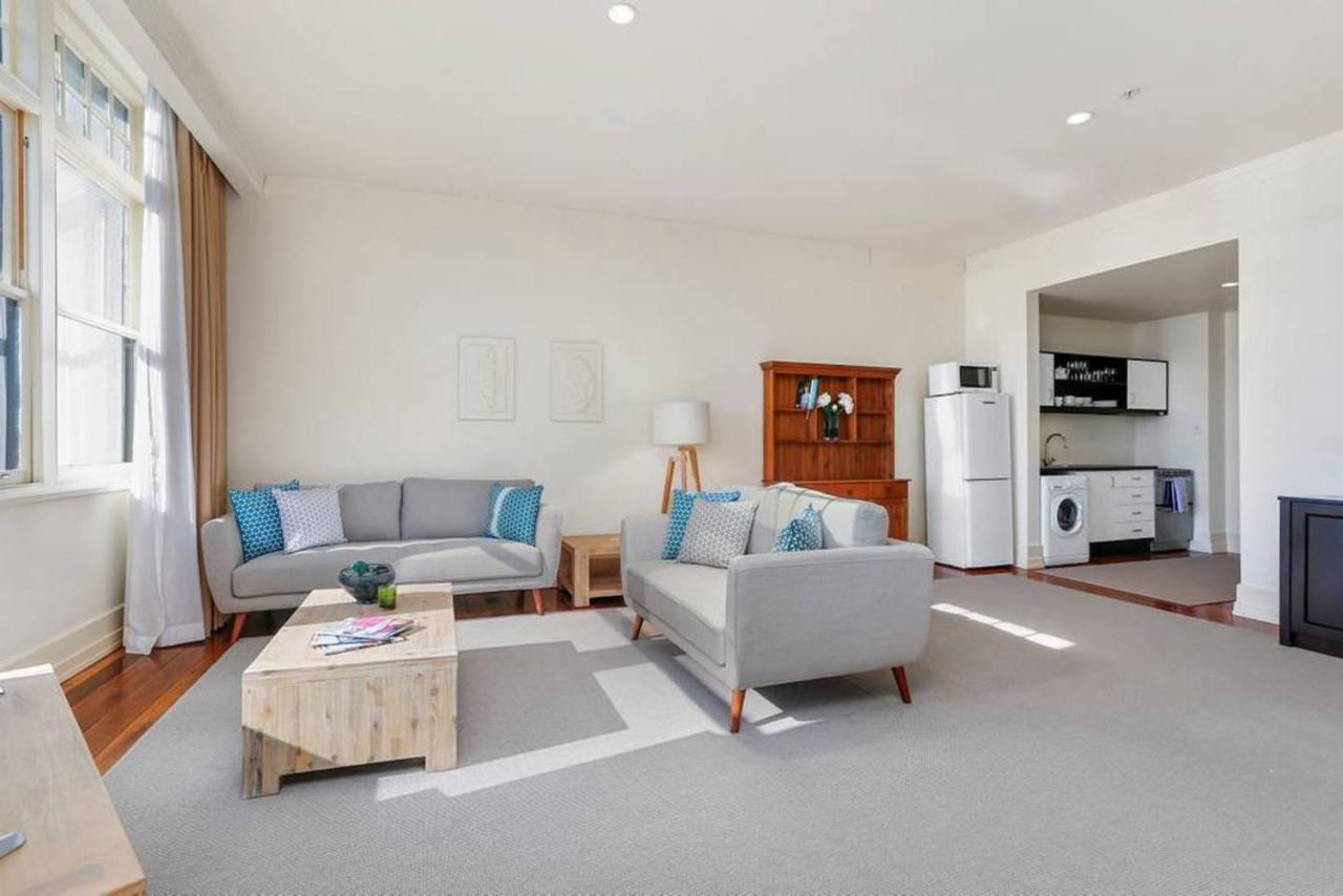 Spacious One Bedroom In The Heritage Hotel!