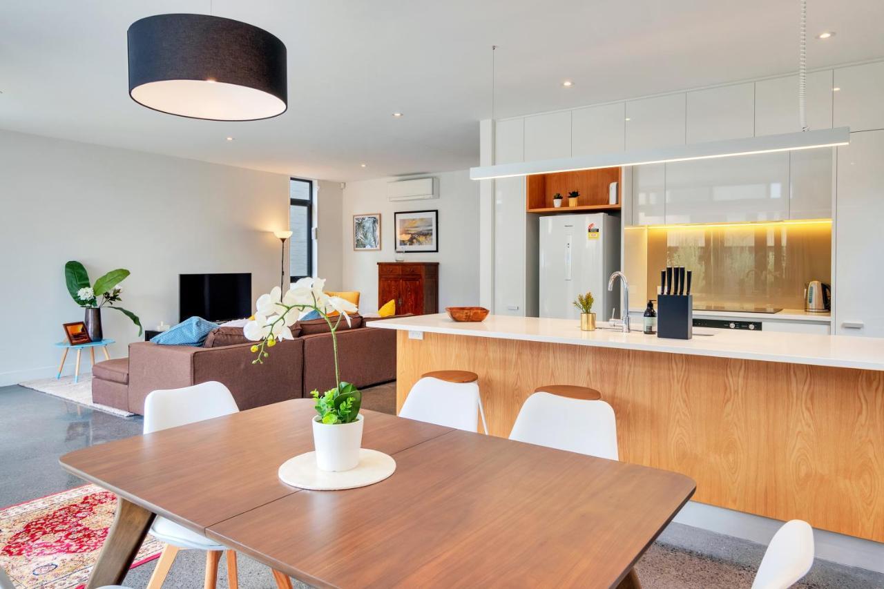 Blissful Breeze Townhouse With Parking And Patio Holiday home *