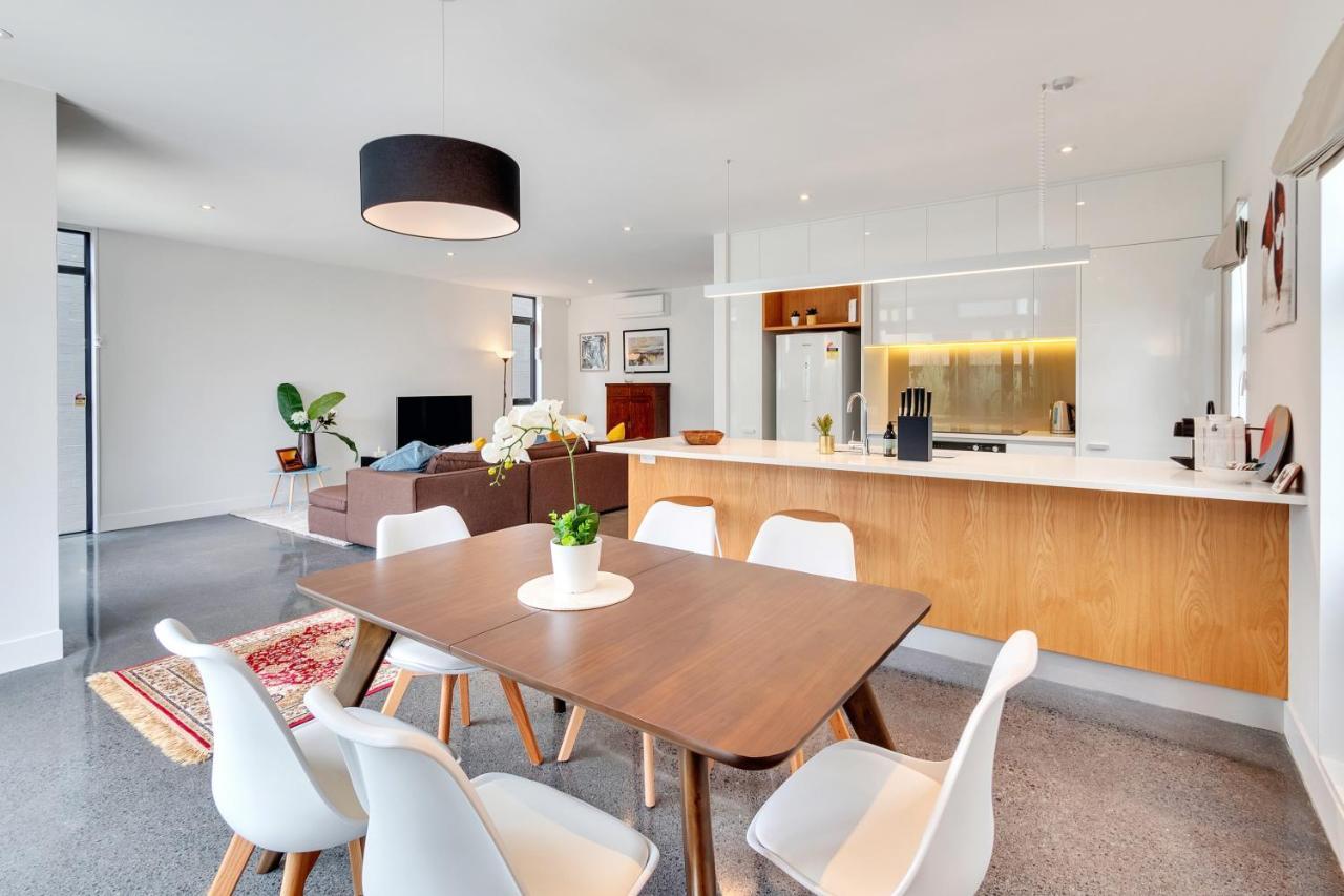 Blissful Breeze Townhouse With Parking And Patio *
