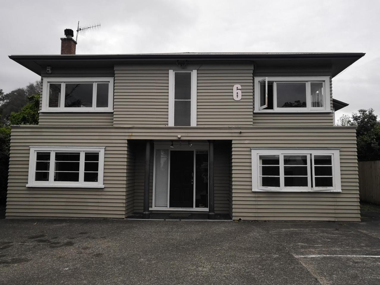 Takapuna Hostel *
