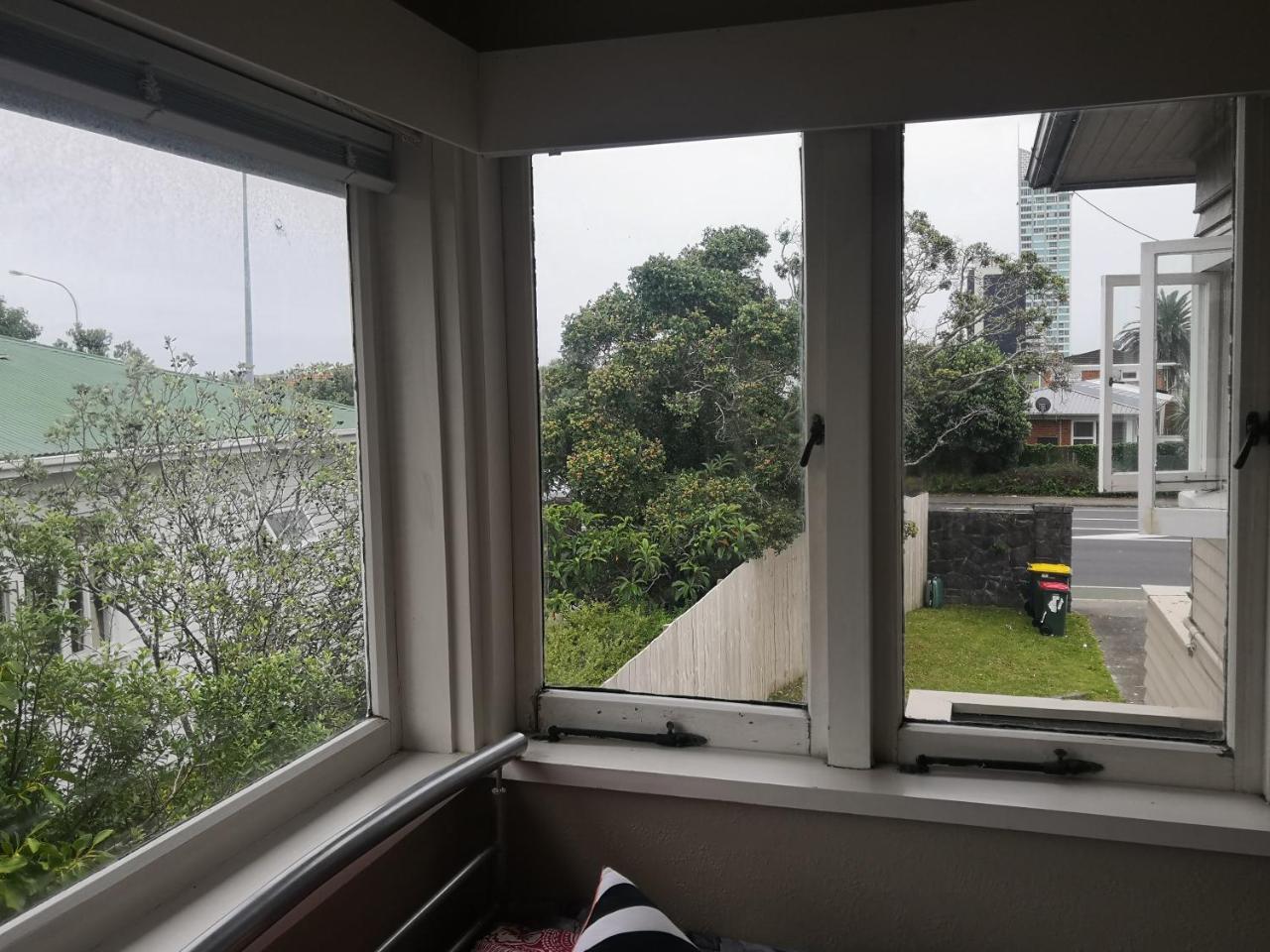 Takapuna Hostel *