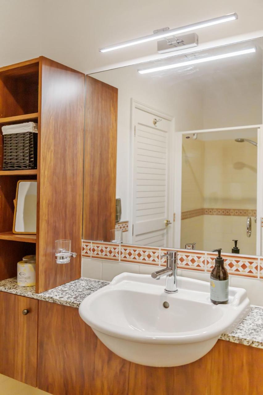 Apartment Waterfront Two Bedroom Apartment; Great Location!
